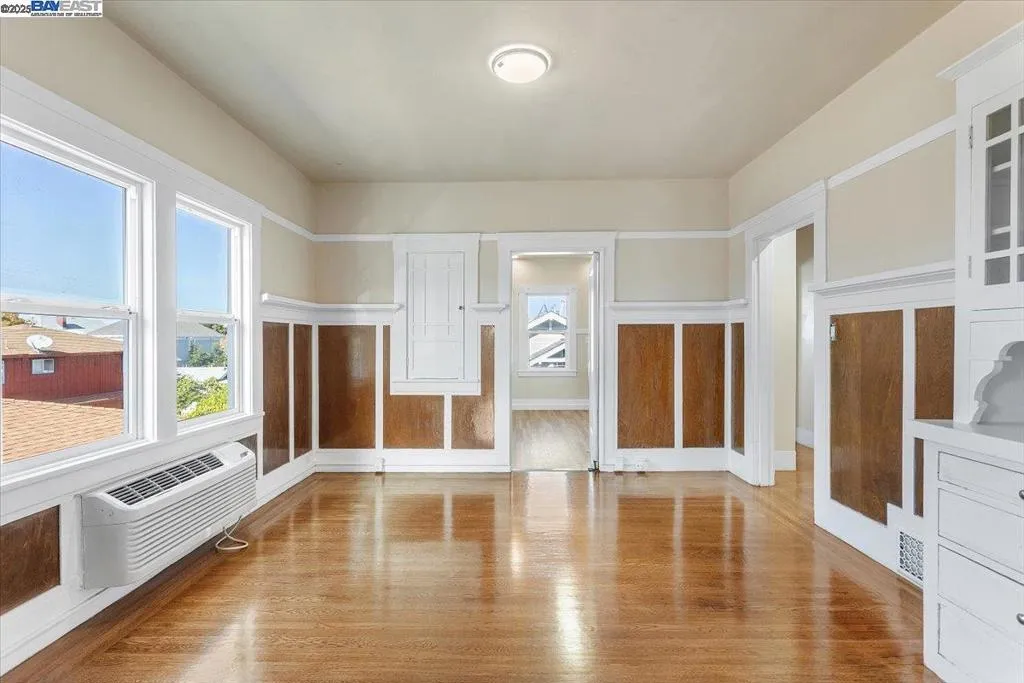 Alameda, California 94501, United States, ,Residential,Active,241054