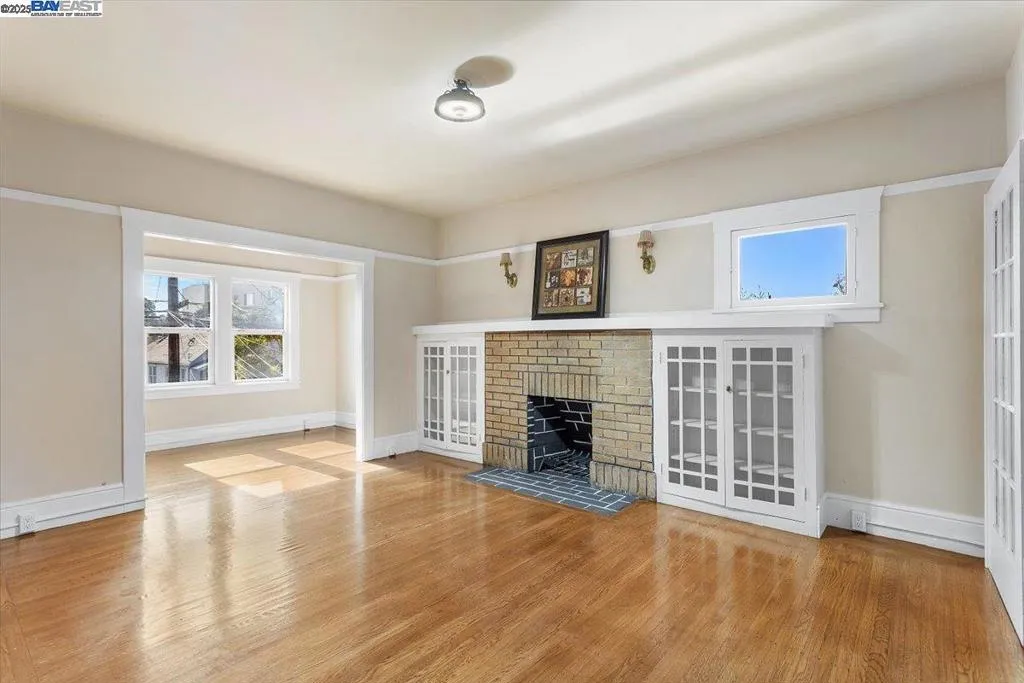 Alameda, California 94501, United States, ,Residential,Active,241054