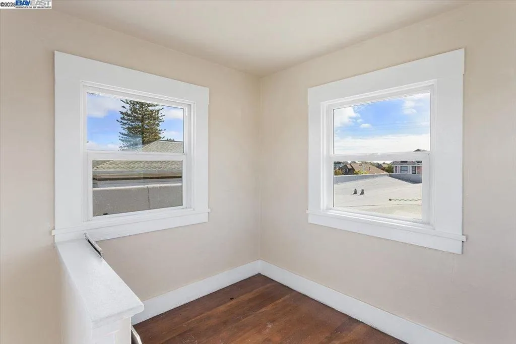 Alameda, California 94501, United States, ,Residential,Active,241054