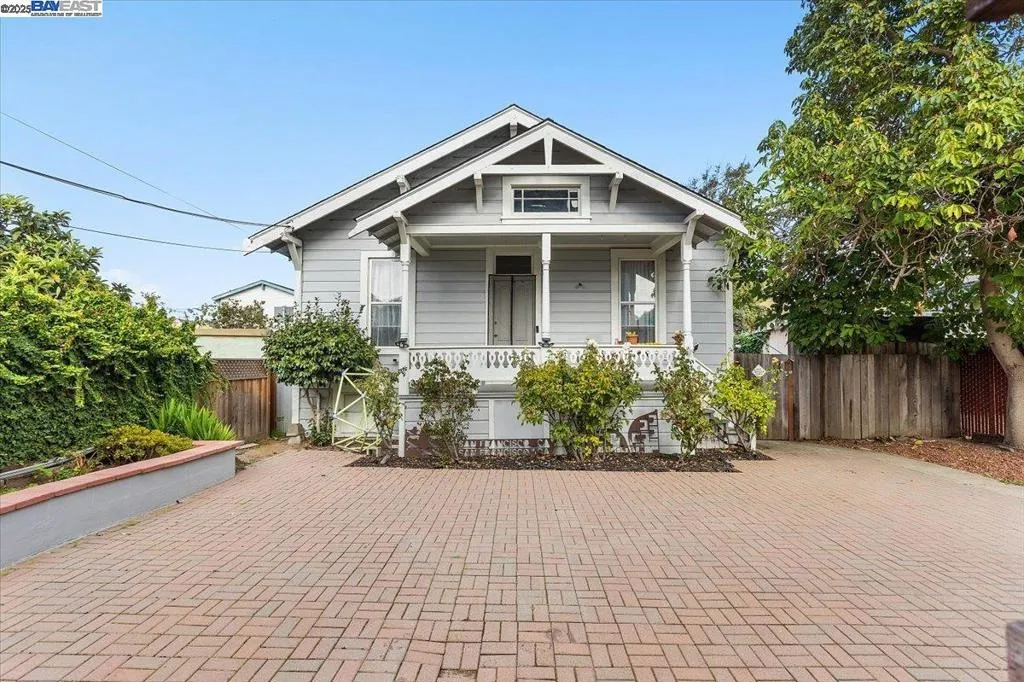 Alameda, California 94501, United States, ,Residential,Active,241054