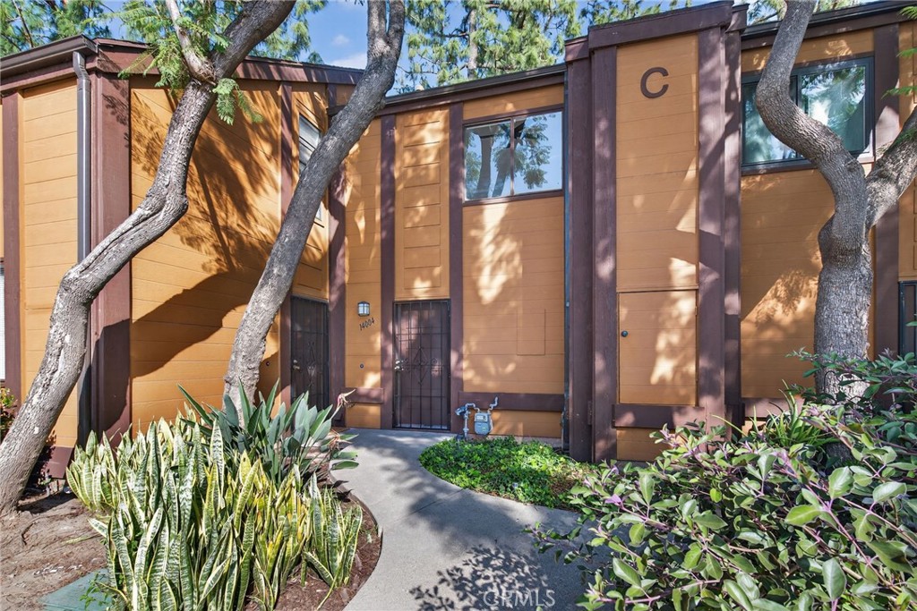 14004 Edgewater Drive