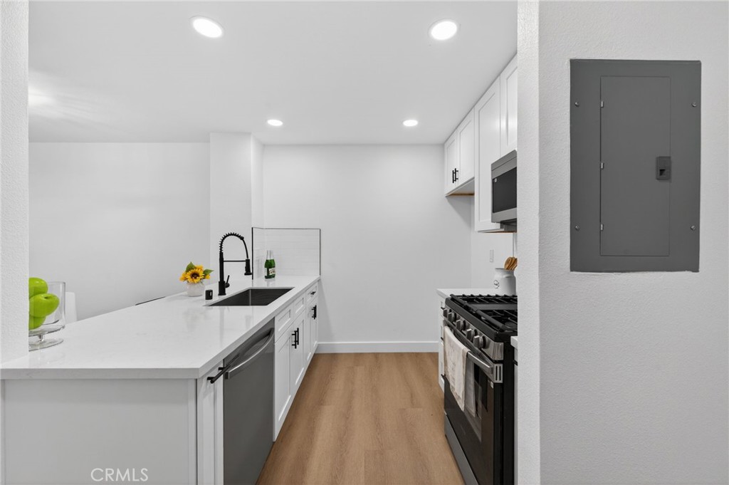 14004 Edgewater Drive