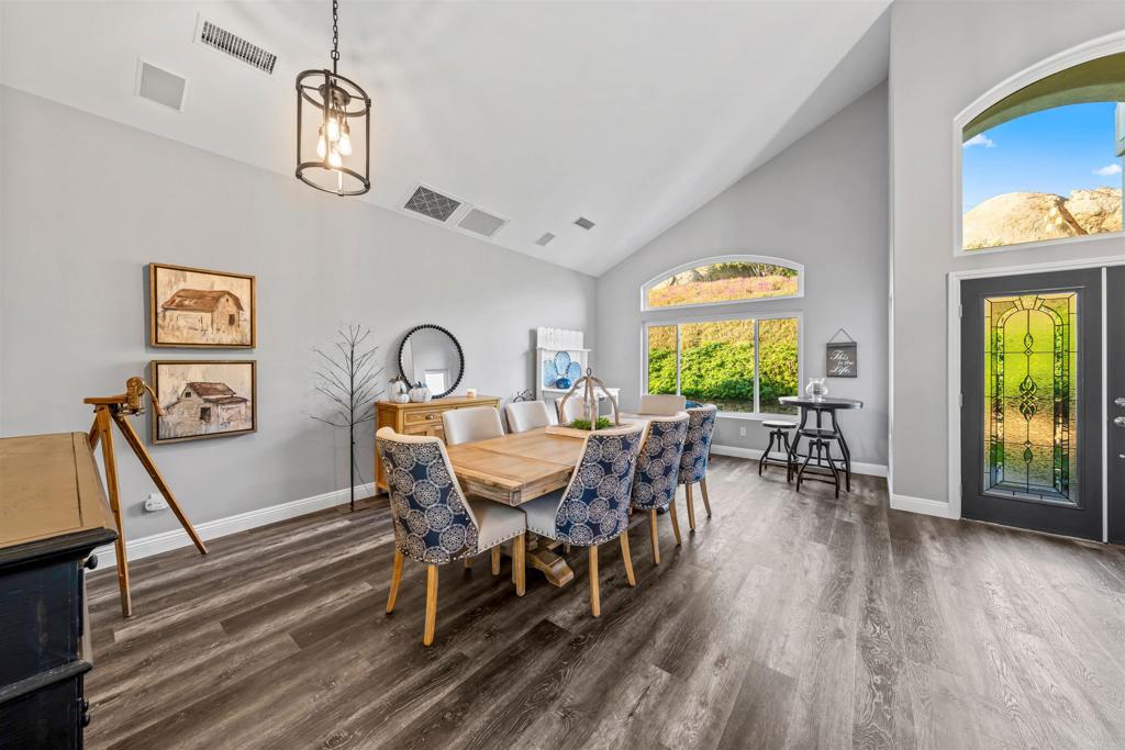 2136 Camino Christina