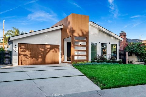 Photo of 414 S Orchard Drive, Burbank, CA 91506 (MLS # GD26113460)