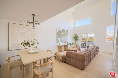 Photo of 11218 W Victory Boulevard #4, Los Angeles, CA 91606 (MLS # 26927597)