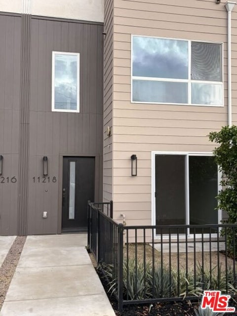Photo of 11218 W Victory Boulevard #4, Los Angeles, CA 91606 (MLS # 26927597)