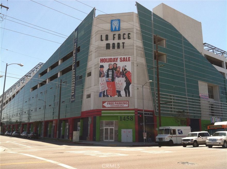 LA FACE MART.  Retail condos for lease.  Ideal for any retail/wholesale fashion use. Includes 2 non-assigned parking space per unit. Prime DTLA Fashion District location. Signalized corner of San Pedro Street and 14th Place. LA FACE Mart amenities include:
–Convenient DTLA location
–24-hour security service
–Wide corridors and glass frontage
–Temperature control inside common area
–High speed internet connection
–Excellent shipping facility
–Daily UPS/FEDEX/USPS service
–1 hour free parking for visitors