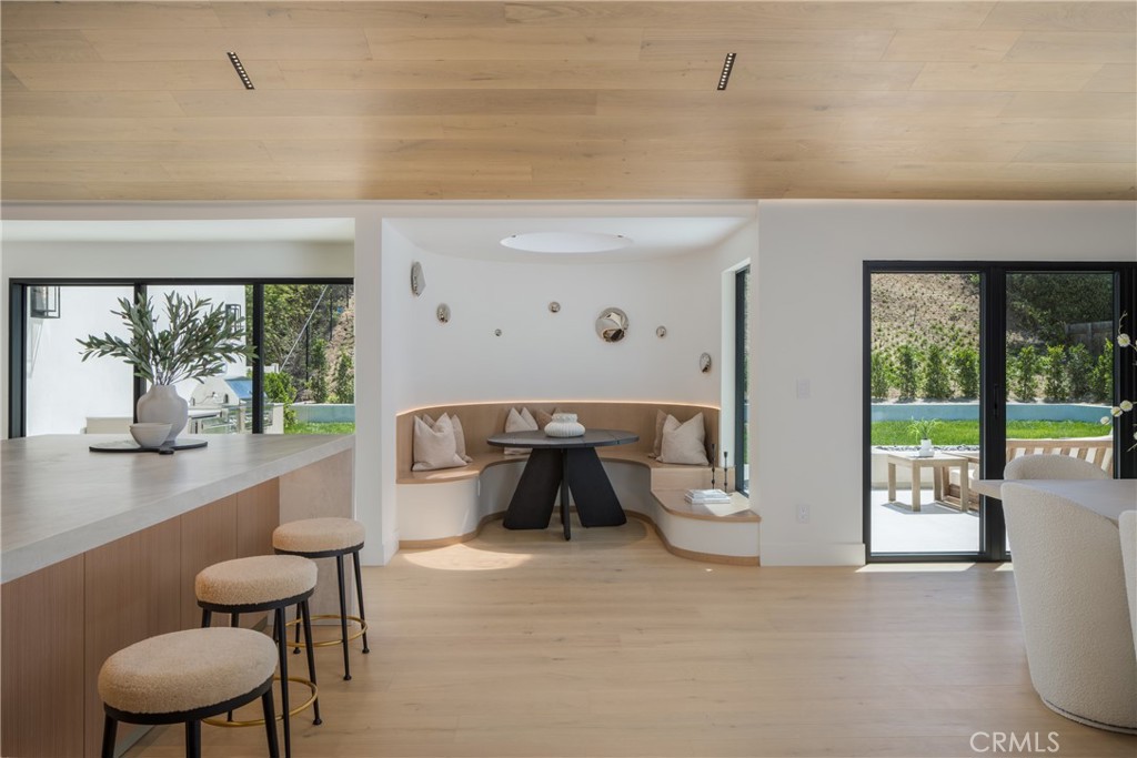 5826 Soledad Mountain