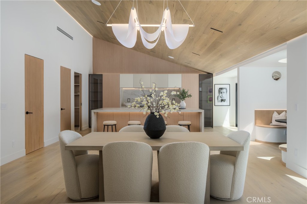 5826 Soledad Mountain