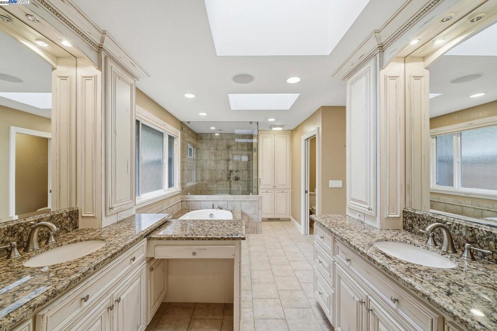 OAKRIDGE - Residential