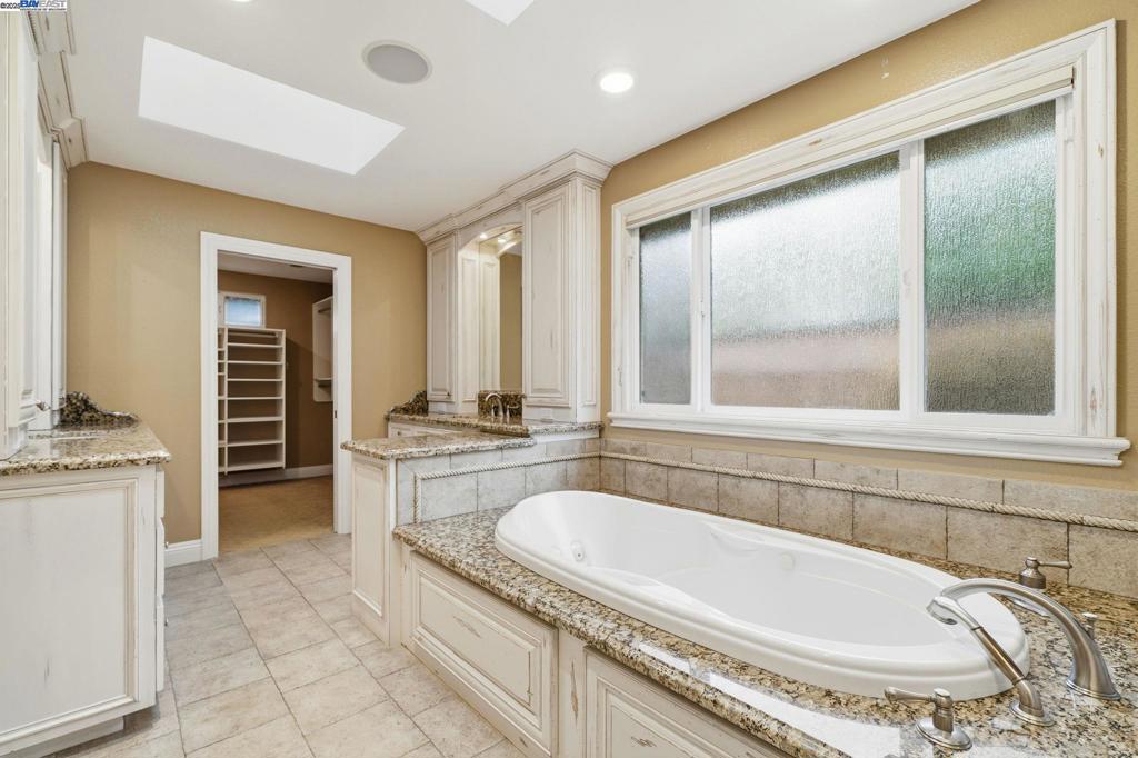 OAKRIDGE - Residential