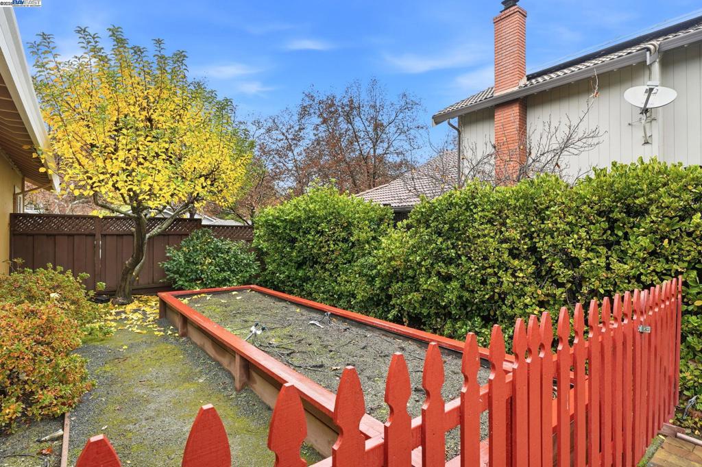 OAKRIDGE - Residential