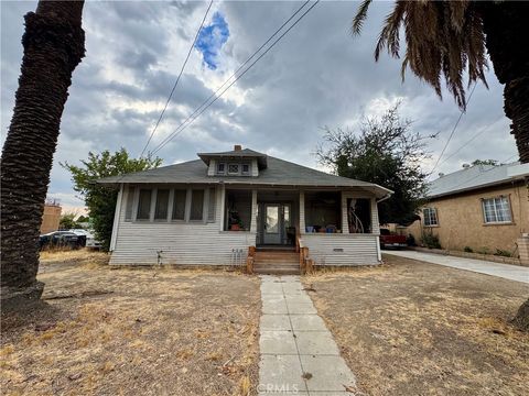 Photo of 815 E Central Ave Ave, Redlands, CA 92374 (MLS # SW25221592)