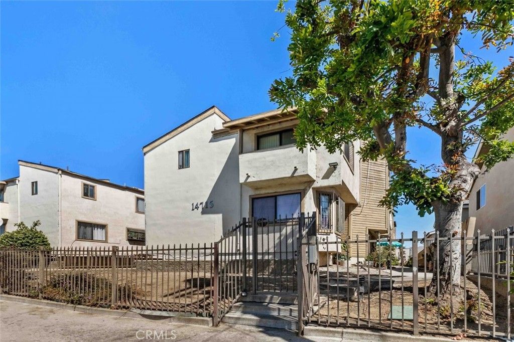 Photo of 14715 Saticoy Street #13, Van Nuys, CA 91405 (MLS # GD25190189)