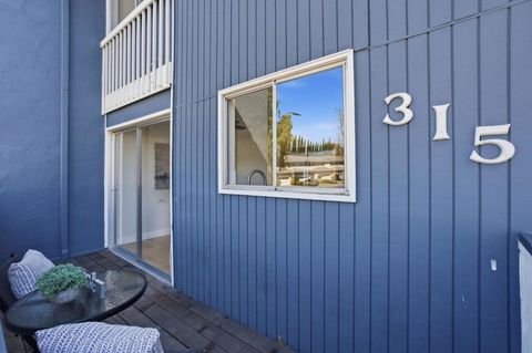 Photo of 315 Carlos Avenue, Redwood City, CA 94061 (MLS # ML82038529)