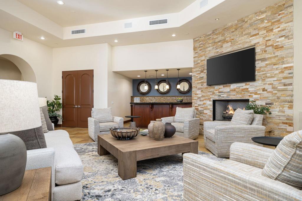 54125 W Residence Clb Drive 22-02