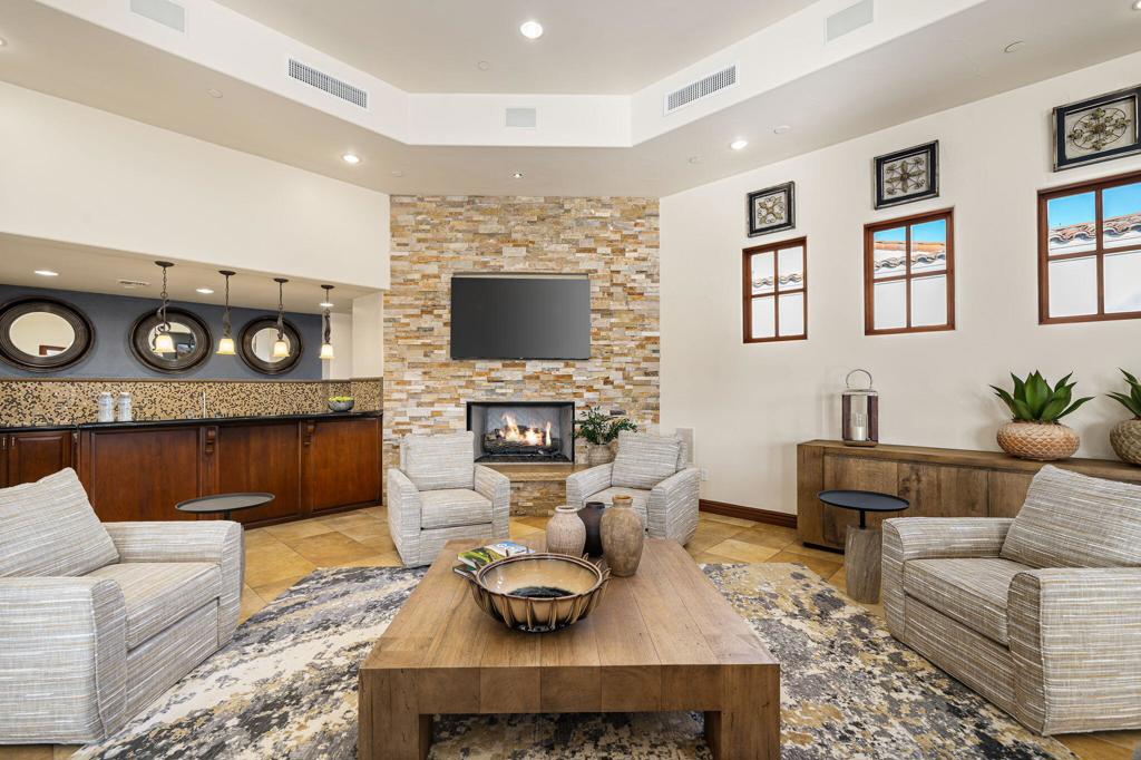 54125 W Residence Clb Drive 22-02
