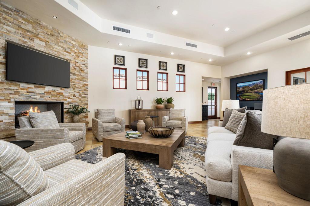 54125 W Residence Clb Drive 22-02