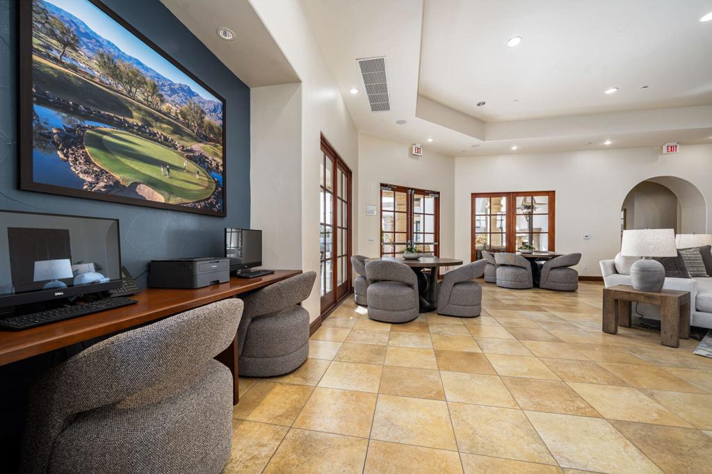 54125 W Residence Clb Drive 22-02