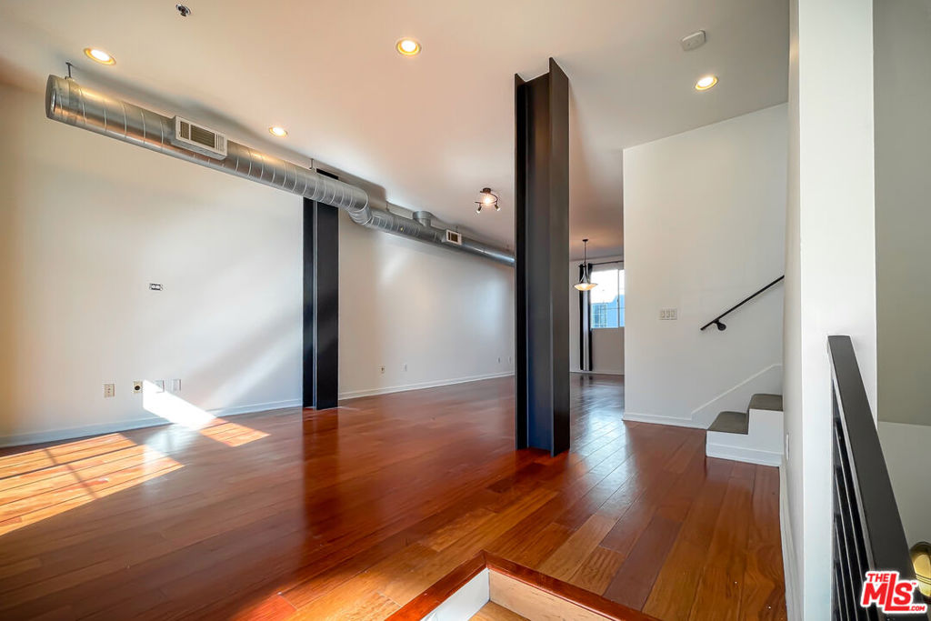 5350 Playa Vista Drive 14