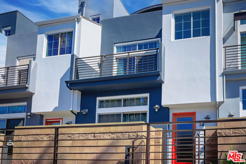 5350 Playa Vista Drive 14