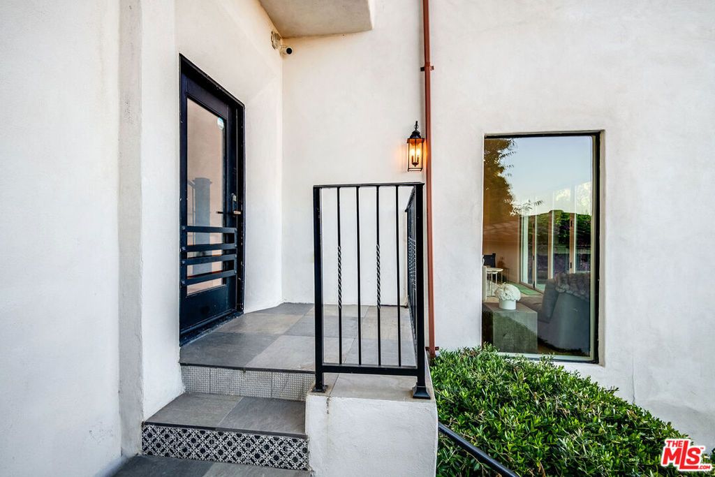 Photo of 8417 Harold Way, Los Angeles, CA 90069 (MLS # 25590523)