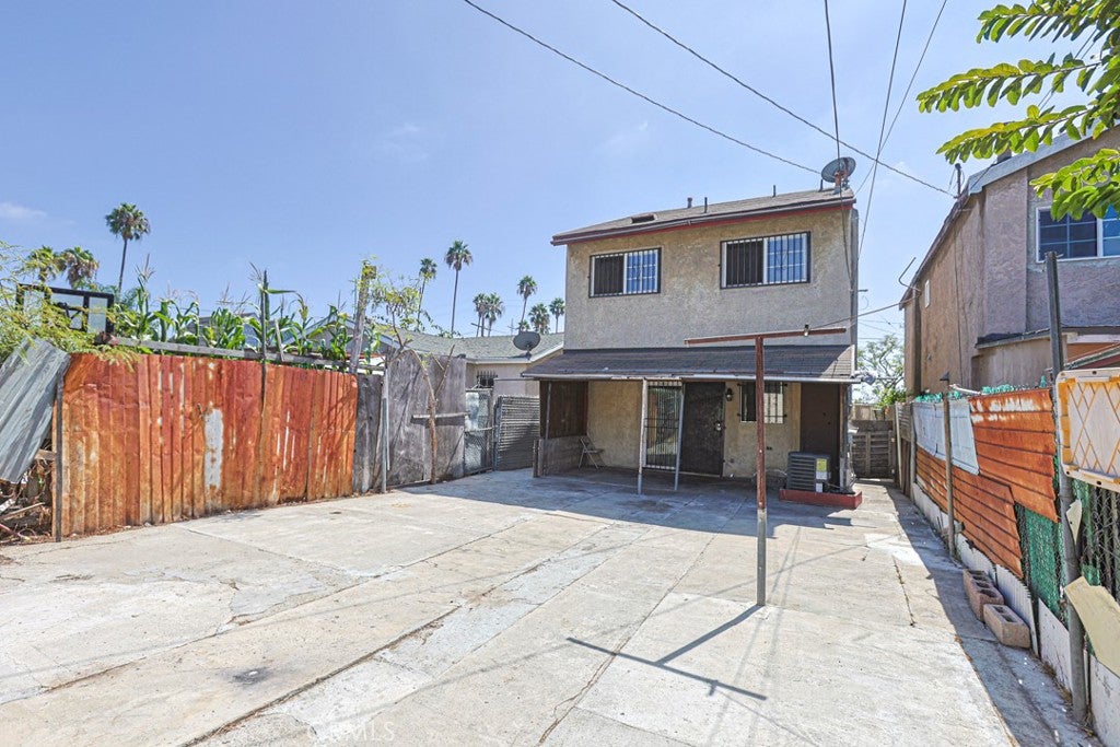 1019 E 21st