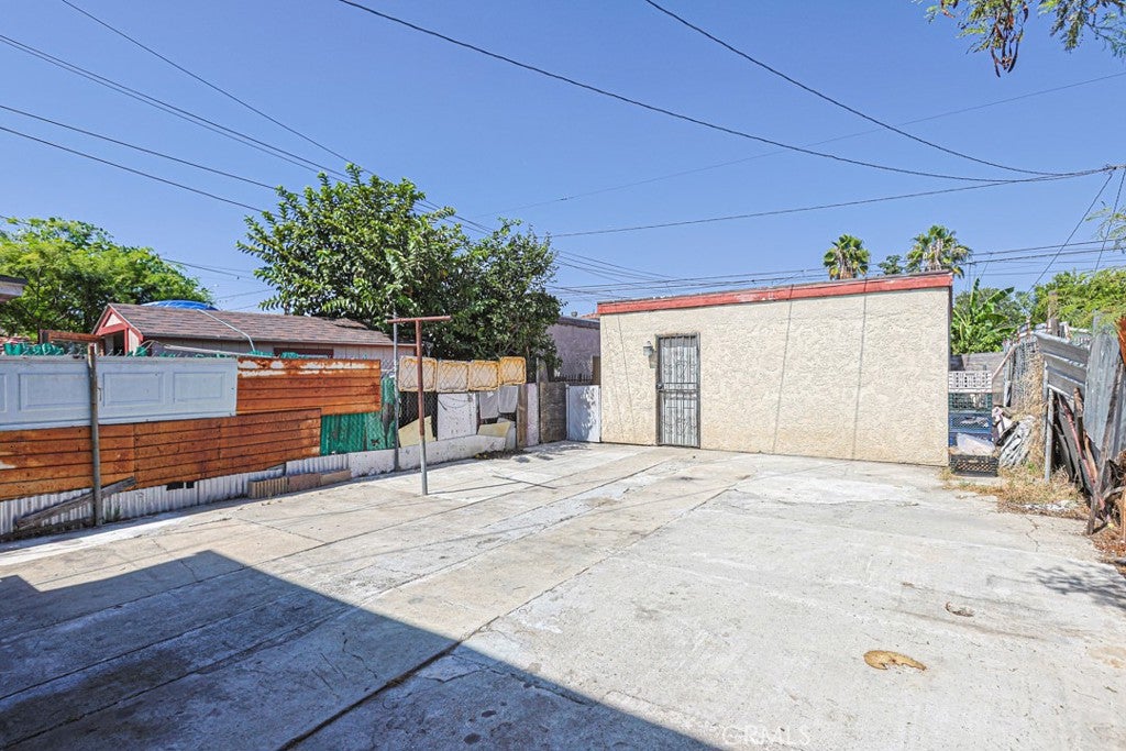 1019 E 21st