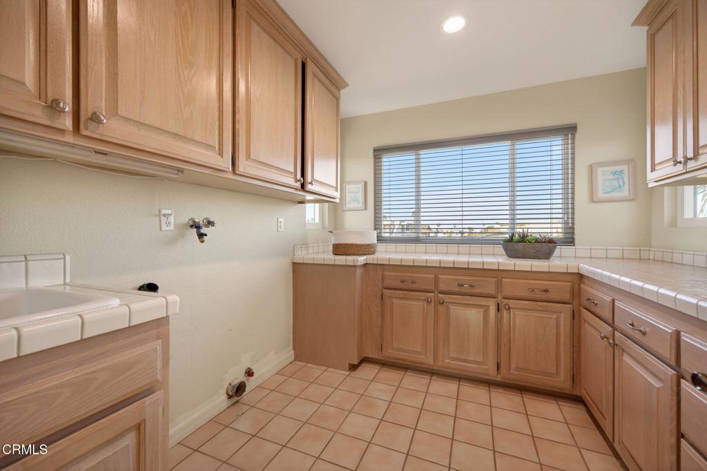 Oxnard, California, 93035, United States, 5 Bedrooms Bedrooms, ,4 BathroomsBathrooms,Residential,Active,2033346