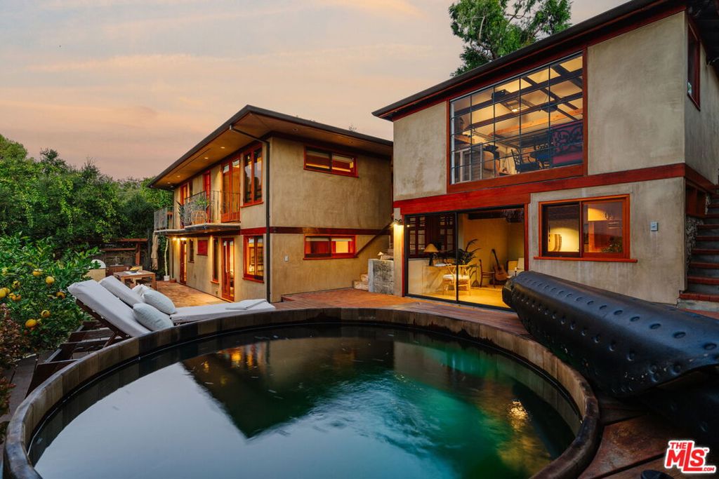 21071 Waveview Drive