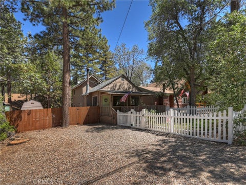Photo of 327 Wabash LN, Sugarloaf, CA 92386 (MLS # IG26194378)