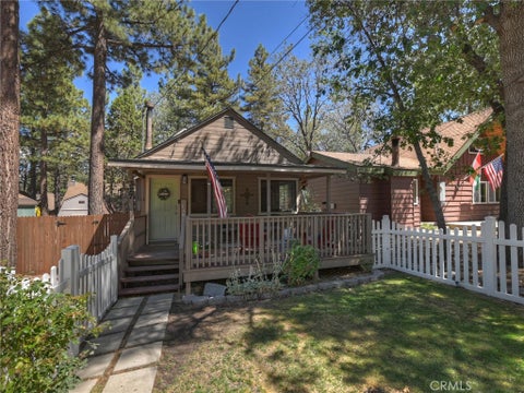 Photo of 327 Wabash LN, Sugarloaf, CA 92386 (MLS # IG26194378)
