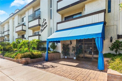 Photo of 5255 Bellingham AVE #5, Valley Village, CA 91607 (MLS # CV26215721)