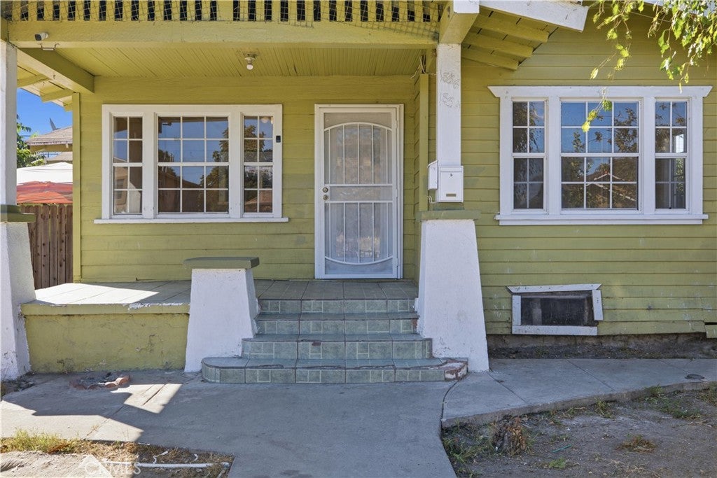 1836 E 71st