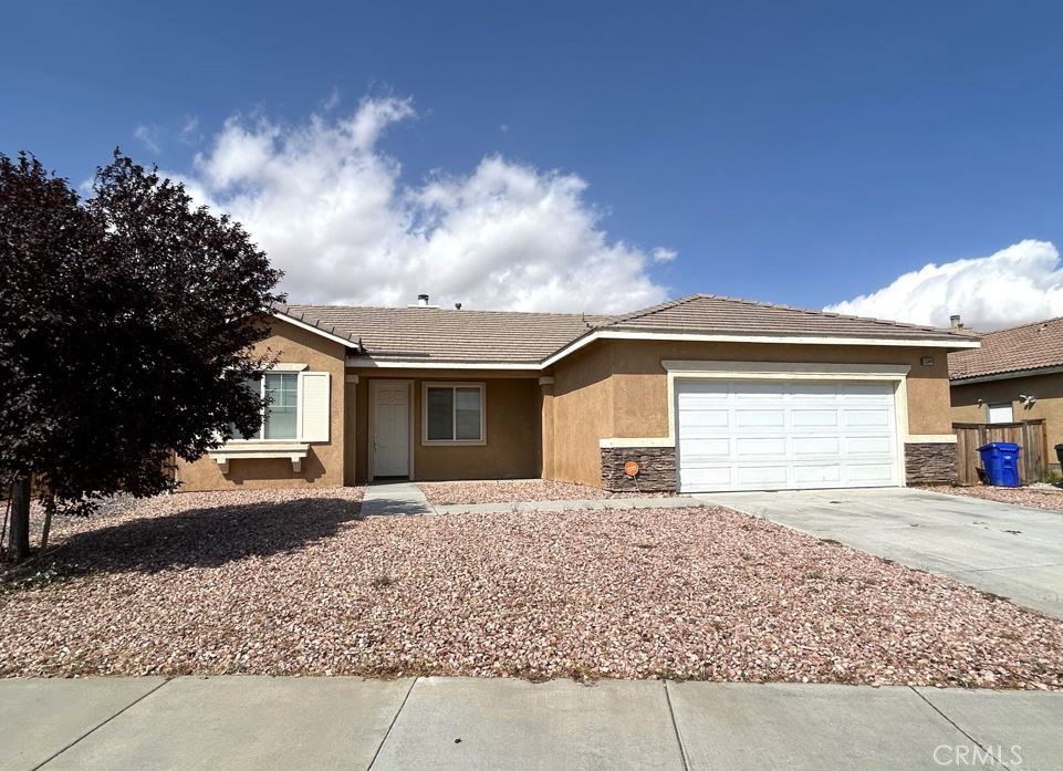 SINGLE FAMILY HOME FOR LEASE FEATURES 3 BEDROOMS, 2 BATHROOMS, 2 CAR GARAGE, 1479 SQ FT OF LIVING SPACE, HAS GAS COOKING, CENTRAL AC, FORCED HEATING, DISHWASHER, MICROWAVE, LAUNDRY HOOK UPS INSIDE, FIREPLACE, CARPET & TILE FLOORING