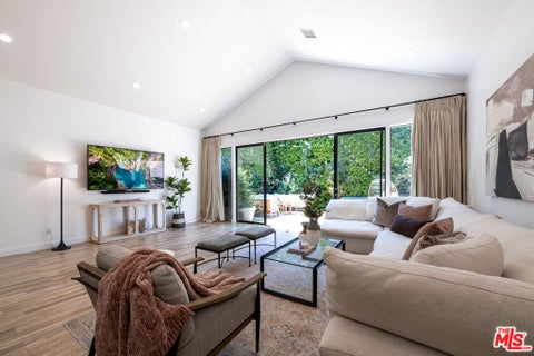 Photo of 5919 Encino Avenue, Encino, CA 91316 (MLS # 26858181)