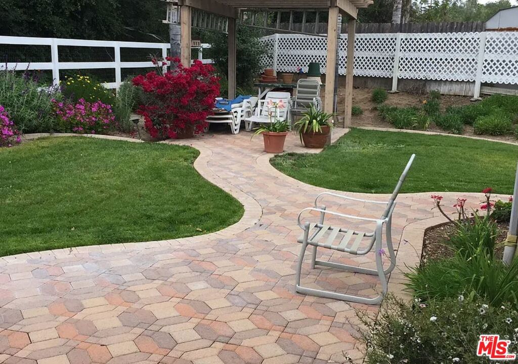 1808 Fallbrook Oaks Court