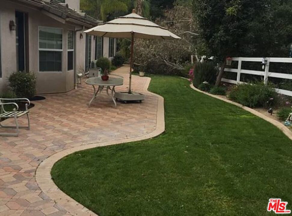 1808 Fallbrook Oaks Court