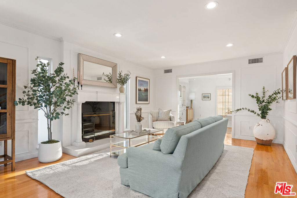 16979 Encino Hills Drive
