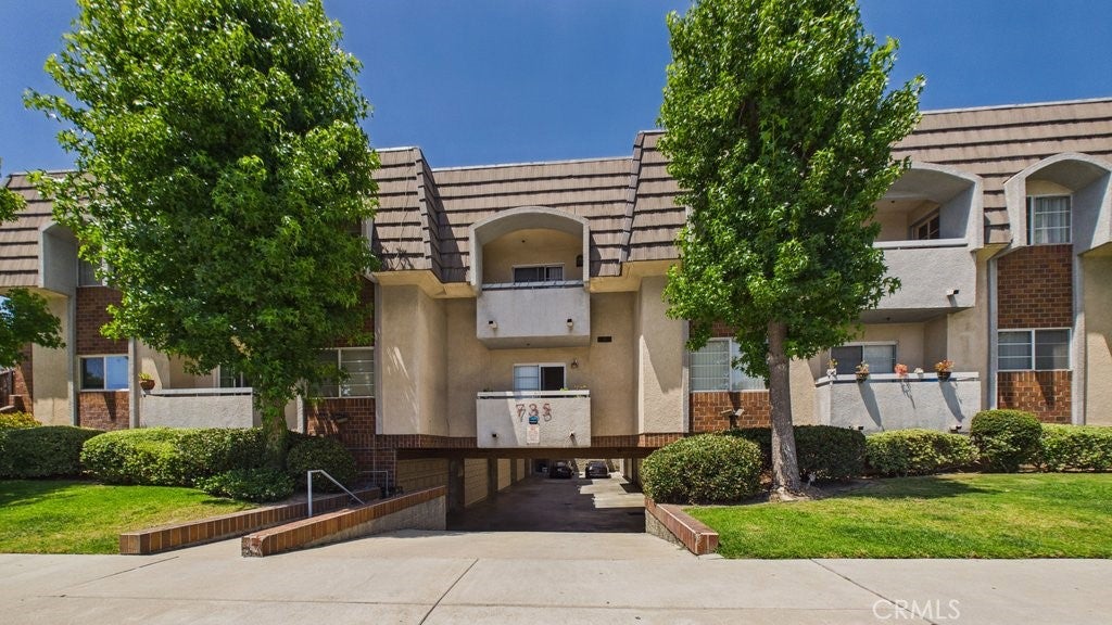 735 W California AVE