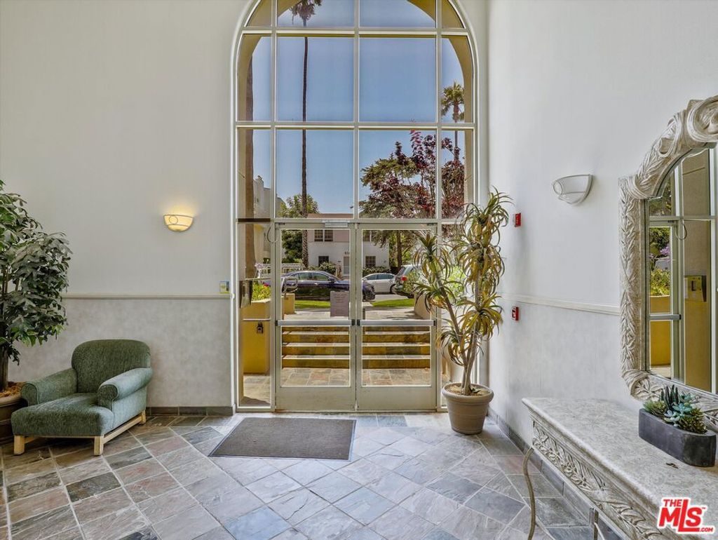 Photo of 937 12th Street #308, Santa Monica, CA 90403 (MLS # 25553925)