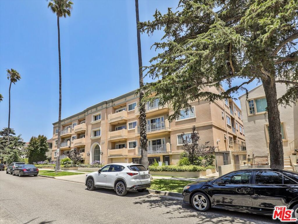 Photo of 937 12th Street #308, Santa Monica, CA 90403 (MLS # 25553925)