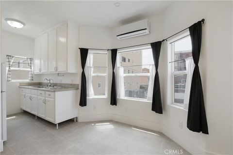 Photo of 354 Chestnut Avenue #33, Long Beach, CA 90802 (MLS # SW25156488)