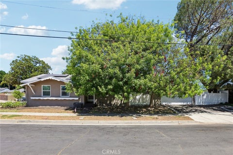 Photo of 6616 Yolanda Avenue, Reseda, CA 91335 (MLS # SR26214181)
