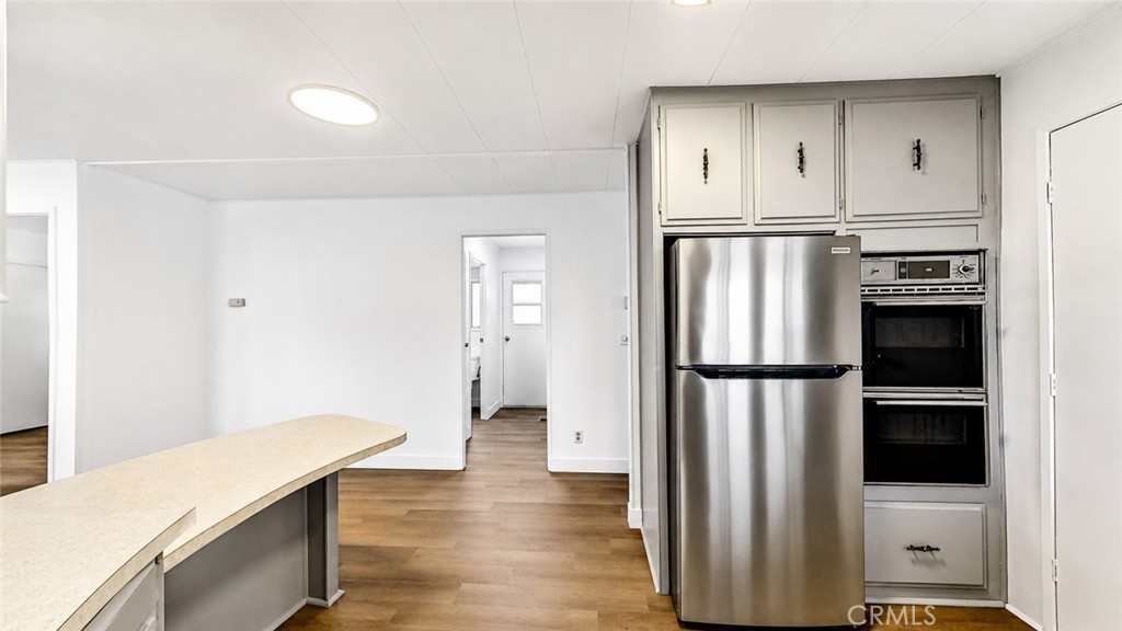 2550 E Avenue I 85