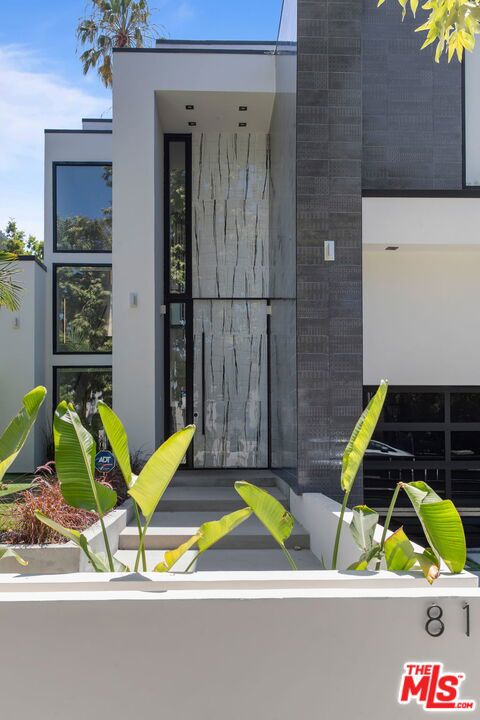 Properties 4 816 N Sycamore Avenue