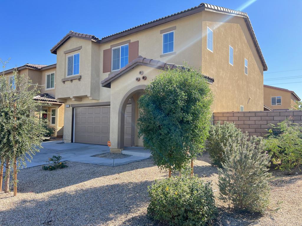 Long-Term Rental AvailableLocated in the desirable community of Escondida Pointe in the City of Coachella, this end-lot home offers extra privacy with no neighbors on one side. Featuring an open floor plan, the property includes 3 bedrooms, 2.5 bathrooms, and a versatile loft on the second floor.The spacious layout boasts a two-car garage, a large yard with a covered patio, and comes complete with refrigerator, washer, dryer, and solar for added value and efficiency.Perfect for comfortable living with modern conveniences and extra outdoor space.---------------------------------------------------------Renta a Largo Plazo DisponibleUbicada en la comunidad deseable de Escondida Pointe en la ciudad de Coachella, esta casa en lote de esquina ofrece mayor privacidad al no tener vecinos en un lado. Cuenta con un diseno de concepto abierto, con 3 recamaras, 2.5 banos y un loft en el segundo piso.La propiedad incluye un garage para dos autos, un amplio patio con area cubierta, y se renta con refrigerador, lavadora, secadora y sistema solar, brindando comodidad y eficiencia.Ideal para vivir con confort, espacio y conveniencia moderna.