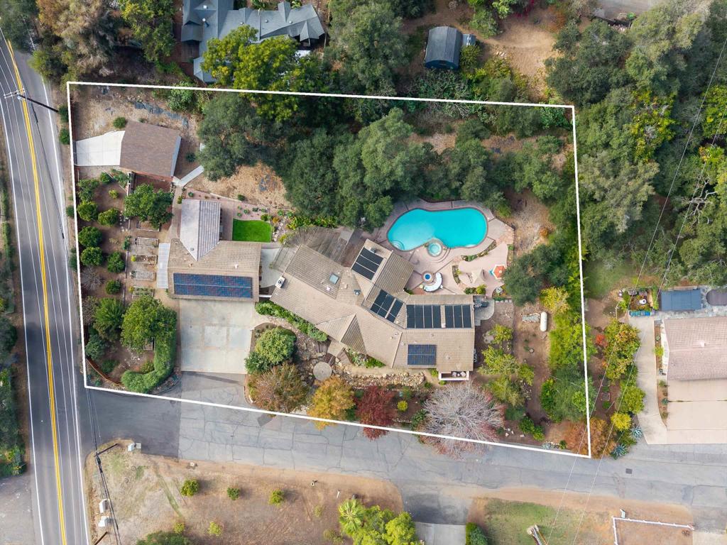 1285 Hidden Oaks Trail