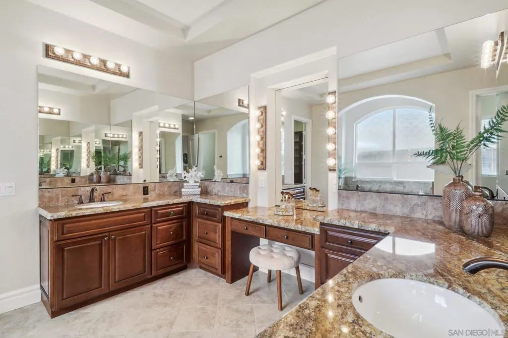 San Diego, California 92128, United States, 5 Bedrooms Bedrooms, ,7 BathroomsBathrooms,Residential,Pending,100489