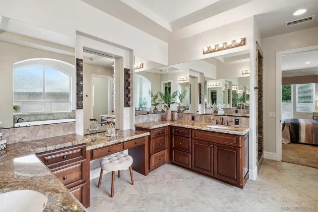 San Diego, California 92128, United States, 5 Bedrooms Bedrooms, ,7 BathroomsBathrooms,Residential,Pending,100489